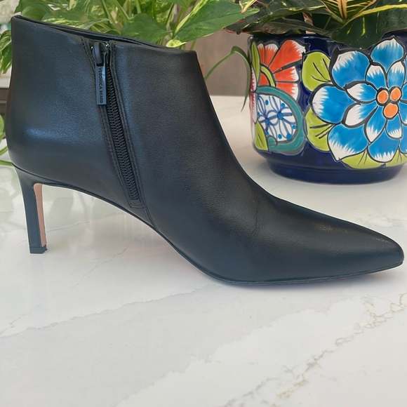 Veronica Beard Leone Pointed Toe Black Leather Bootie Size 8 - Picture 5 of 13